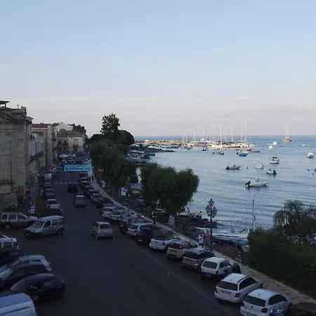 Lungomare Garibaldi ميلاتسو